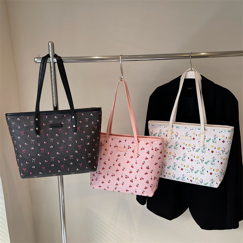 Womens Elegant, High-Capacity Commuter Tote With A Chic Print