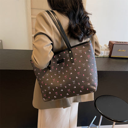 Womens Elegant, High-Capacity Commuter Tote With A Chic Print